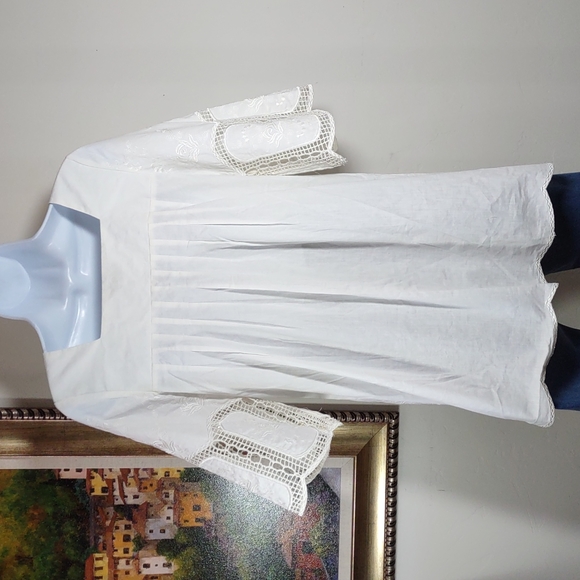 Hippy Indy Embroidery/Cutwork Top - Picture 5 of 7